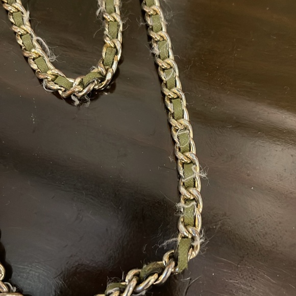 A cute Tory Burch Robinson convertible bag - Picture 13 of 16